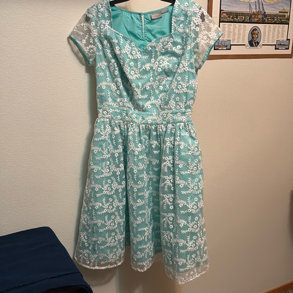eshakti Dresses & Skirts - EShakti women’s dress sz 10 Mint Green Tulle Embroidered Overlay NWOT